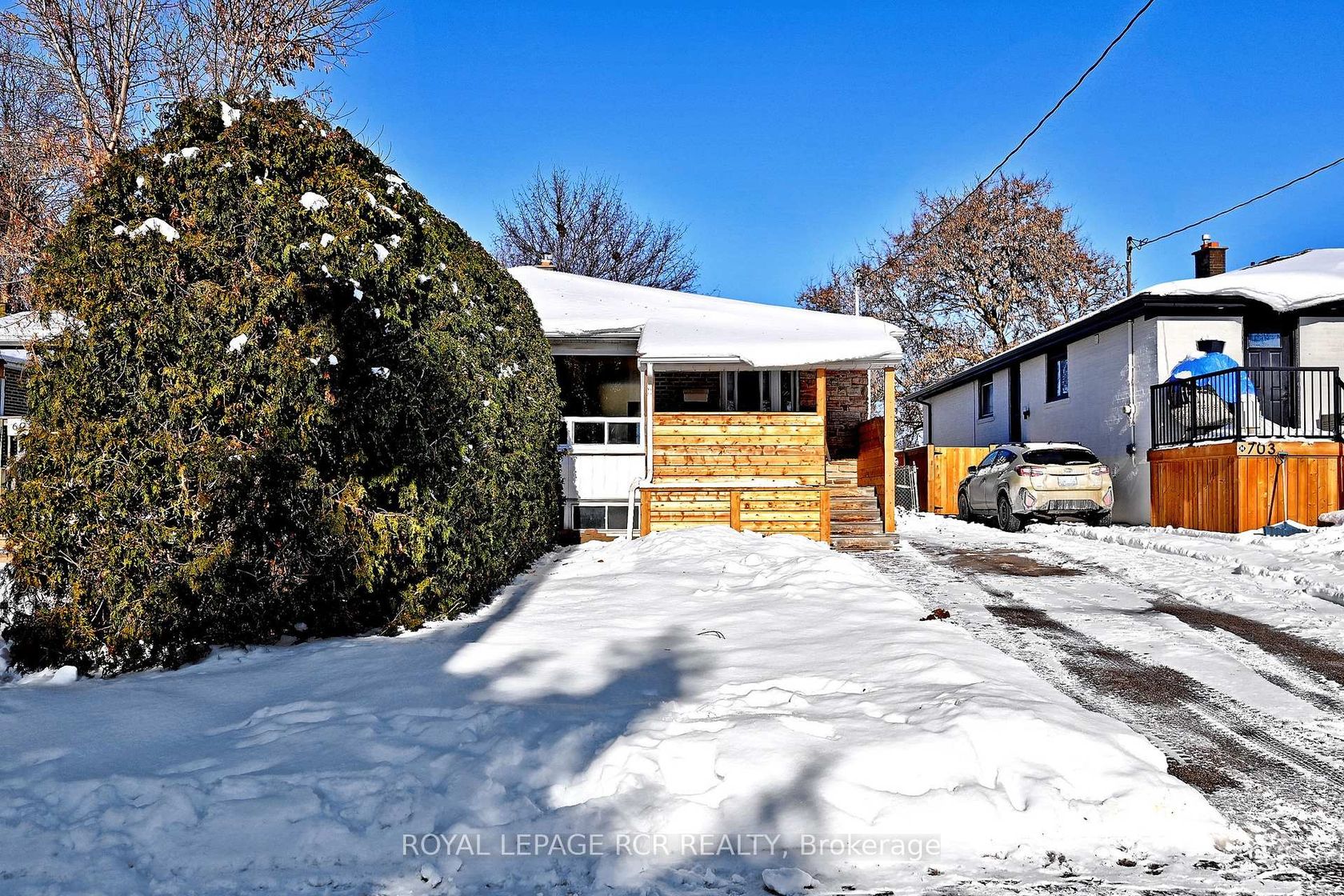 701 Sunnypoint Drive, Leslie Valley, Newmarket photo number 2