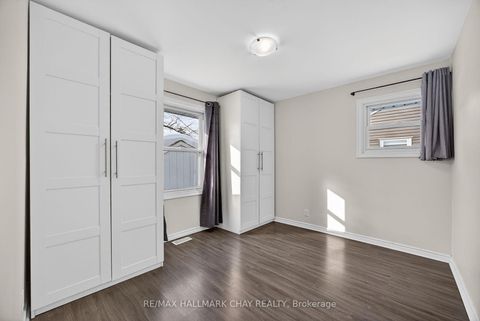 Photo 6 at 8 Newton Street, Wellington, Barrie