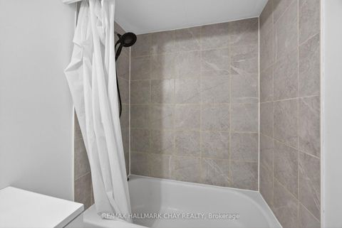 Photo 17 at 8 Newton Street, Wellington, Barrie