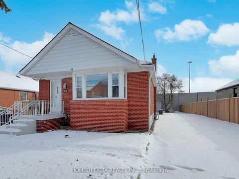 Photo 2 at 65 Whitley Avenue, CFB, Toronto