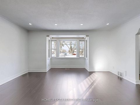 Photo 3 at 65 Whitley Avenue, CFB, Toronto