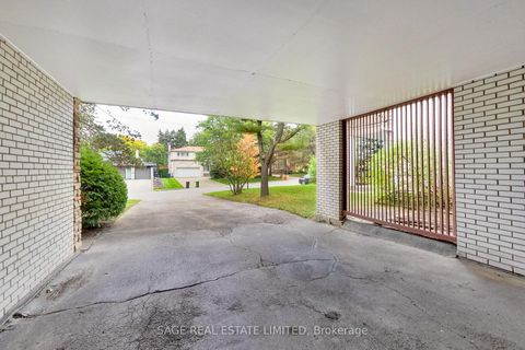 Photo 5 at 60 Hopperton Drive, Windfields, Toronto
