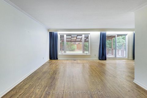 Photo 7 at 60 Hopperton Drive, Windfields, Toronto