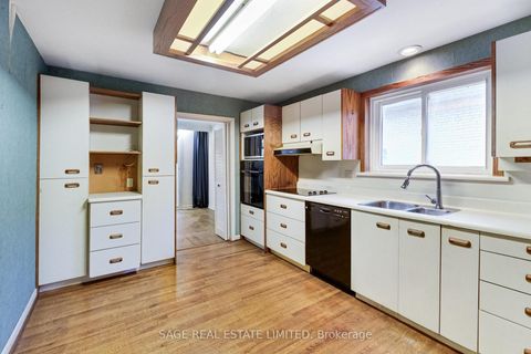 Photo 11 at 60 Hopperton Drive, Windfields, Toronto