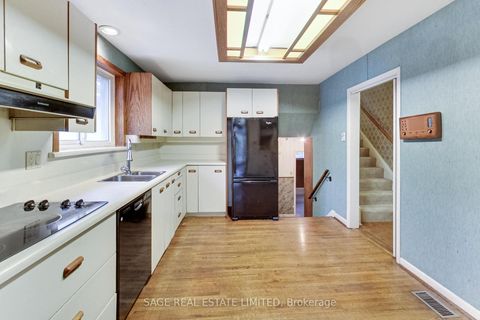 Photo 12 at 60 Hopperton Drive, Windfields, Toronto