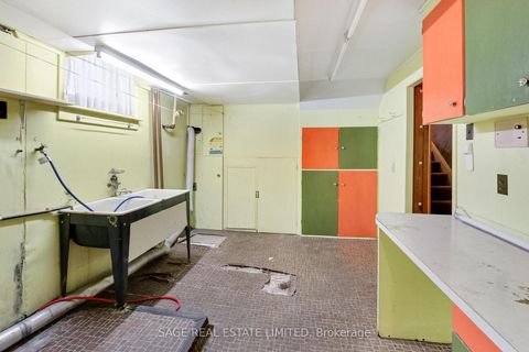 Photo 21 at 60 Hopperton Drive, Windfields, Toronto