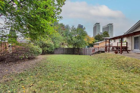 Photo 29 at 60 Hopperton Drive, Windfields, Toronto