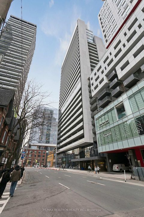 Photo 1 at 307 - 330 Richmond Street W, Waterfront Communities C1, Toronto