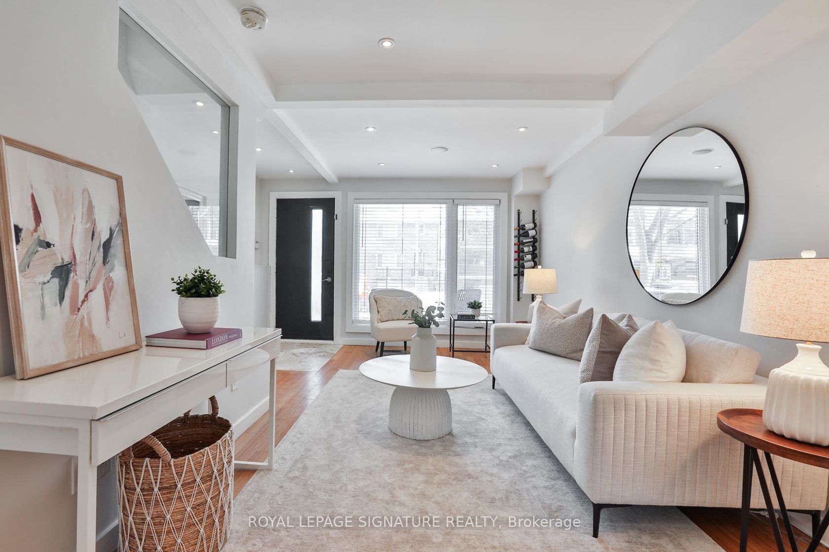 37 Rhodes Avenue, Coxwell, Toronto photo number 2