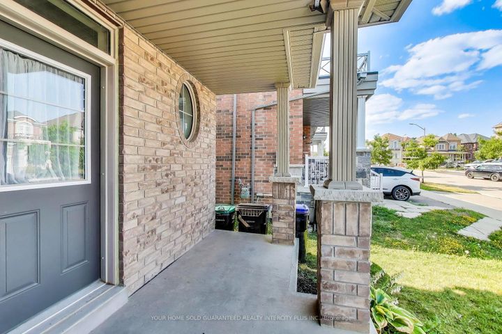 Photo 2 at 64 Barrow Avenue, Bradford, Bradford West Gwillimbury