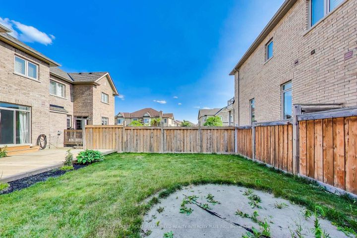 Photo 36 at 64 Barrow Avenue, Bradford, Bradford West Gwillimbury