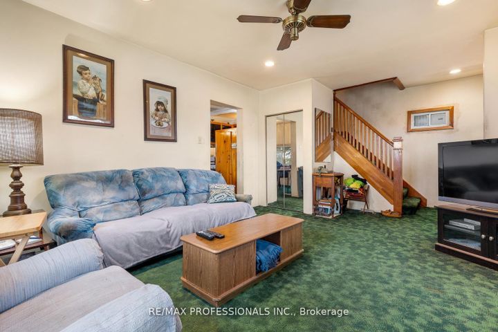 Photo 4 at 16 Cliff Street, Smythe, Toronto