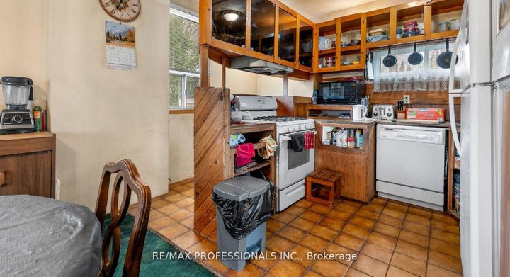 Photo 6 at 16 Cliff Street, Smythe, Toronto