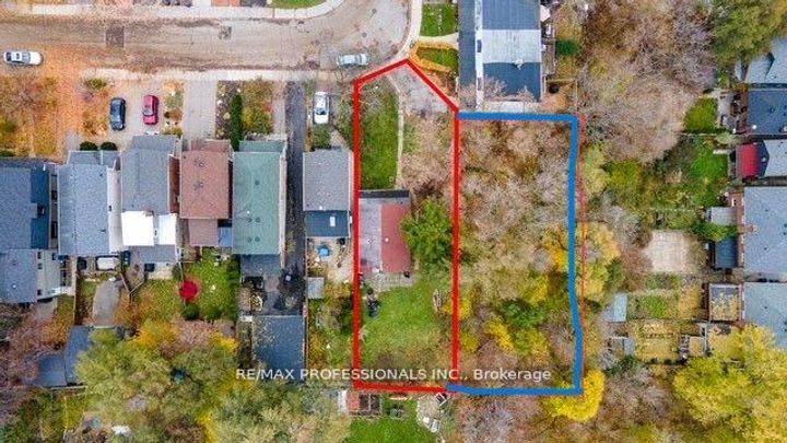 Photo 11 at 16 Cliff Street, Smythe, Toronto