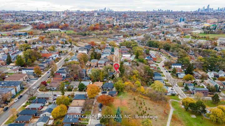 Photo 18 at 16 Cliff Street, Smythe, Toronto