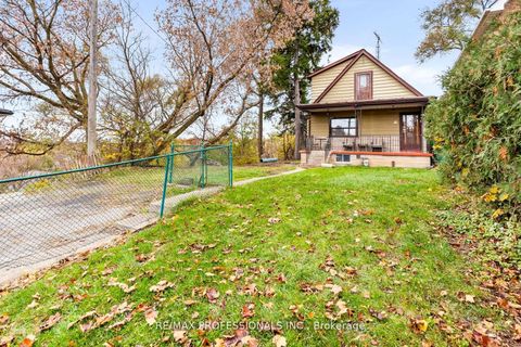 Photo 10 at 16 Cliff Street, Smythe, Toronto