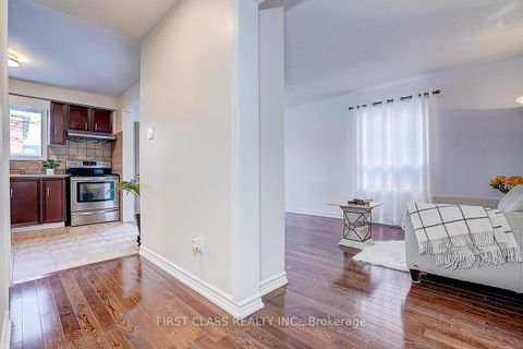 Photo 7 at 20 Lorraine Street, Devonsleigh, Richmond Hill