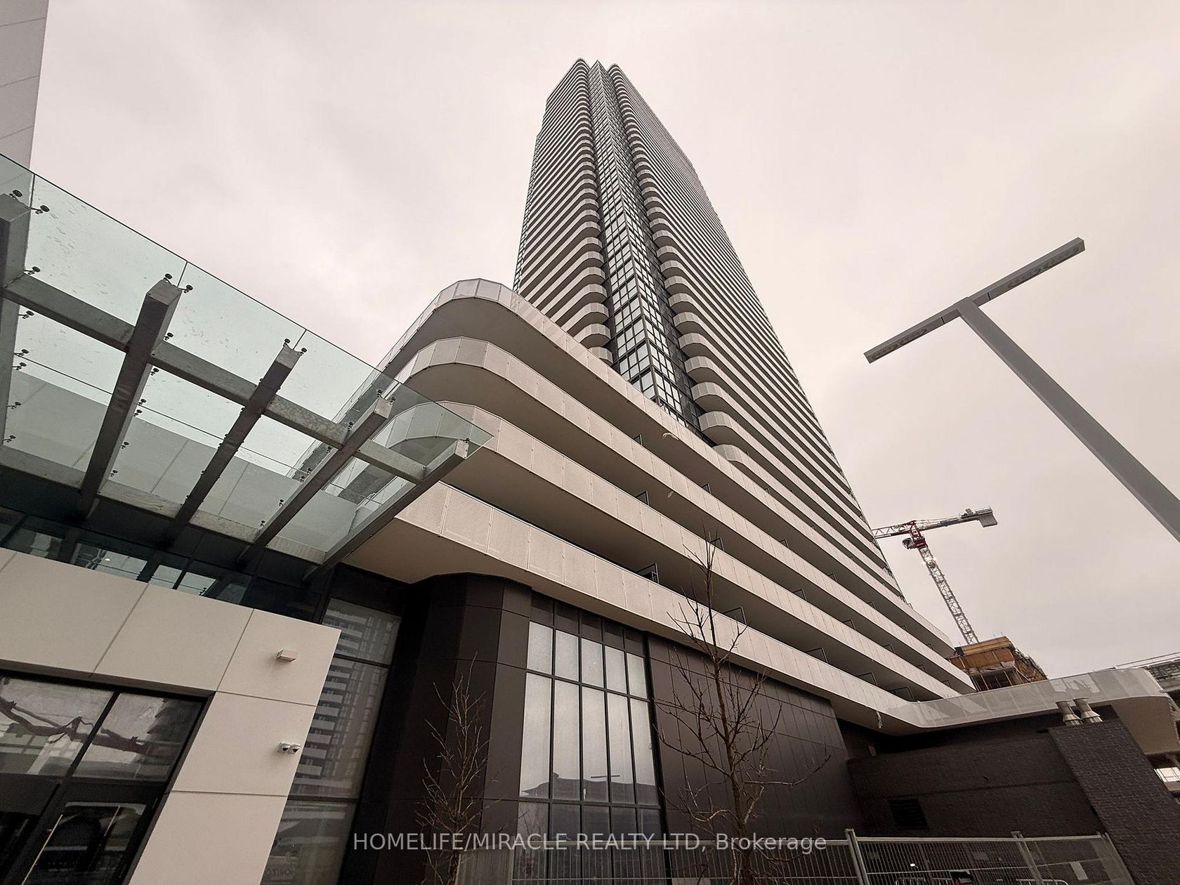 2005 - 28 Interchange Way, Vaughan Corporate Centre, Vaughan by Loree Meneguzzi Real Estate 2005 - 28 Interchange Way, Vaughan Corporate Centre, Vaughan