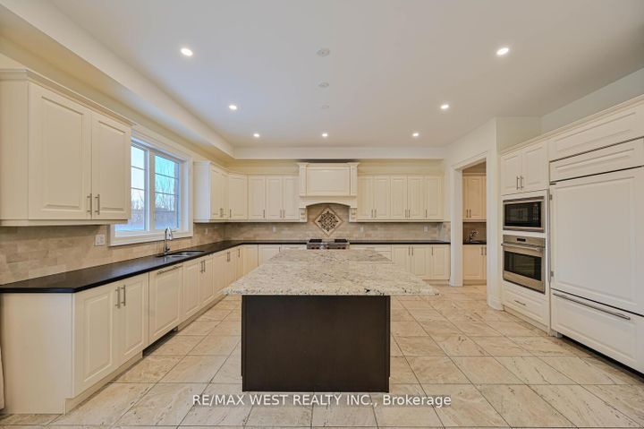 Photo 5 at 293 Torrey Pines Road, Kleinburg, Vaughan