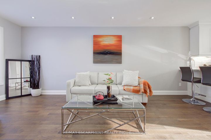 Photo 6 at 214 Ross Lane, RO River Oaks, Oakville