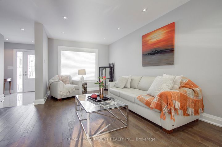 Photo 7 at 214 Ross Lane, RO River Oaks, Oakville