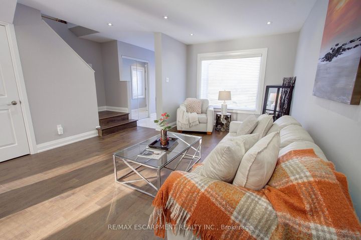 Photo 8 at 214 Ross Lane, RO River Oaks, Oakville