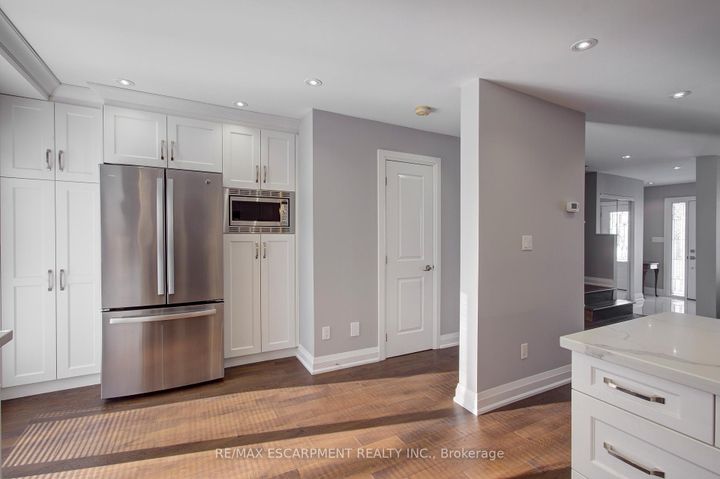 Photo 15 at 214 Ross Lane, RO River Oaks, Oakville