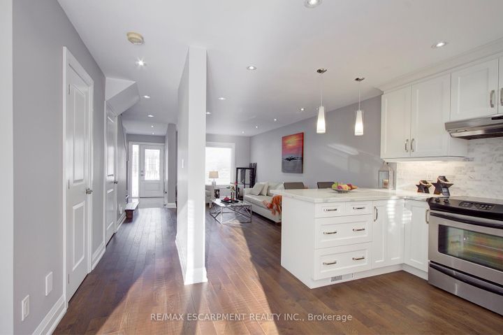 Photo 18 at 214 Ross Lane, RO River Oaks, Oakville