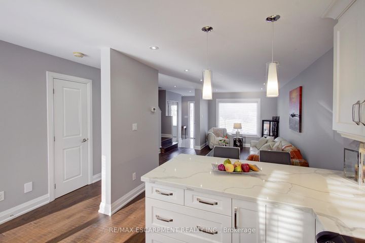 Photo 19 at 214 Ross Lane, RO River Oaks, Oakville