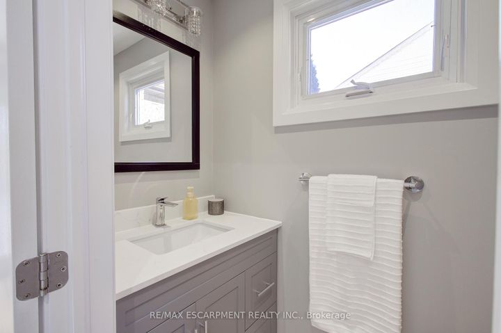 Photo 20 at 214 Ross Lane, RO River Oaks, Oakville