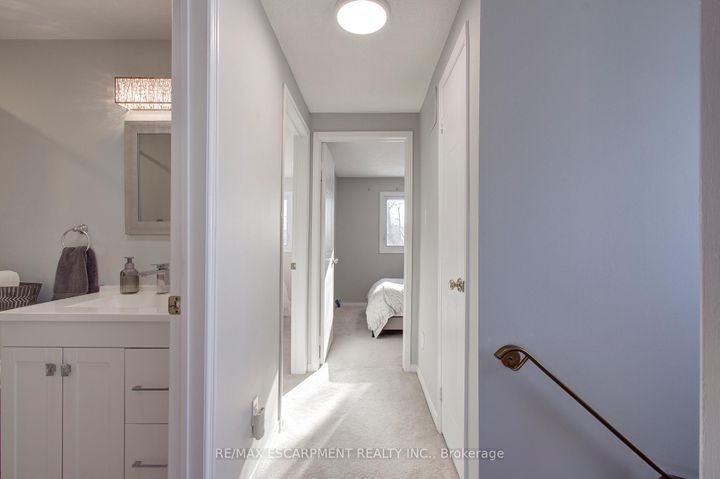 Photo 23 at 214 Ross Lane, RO River Oaks, Oakville