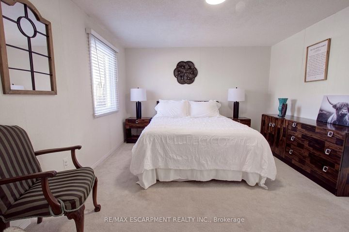 Photo 25 at 214 Ross Lane, RO River Oaks, Oakville