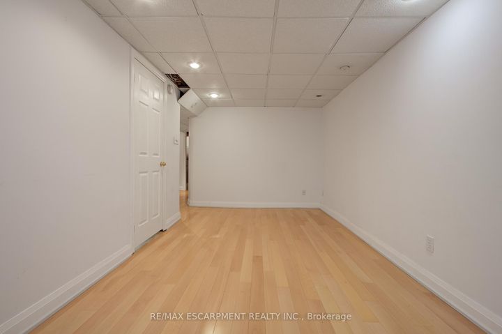 Photo 31 at 214 Ross Lane, RO River Oaks, Oakville