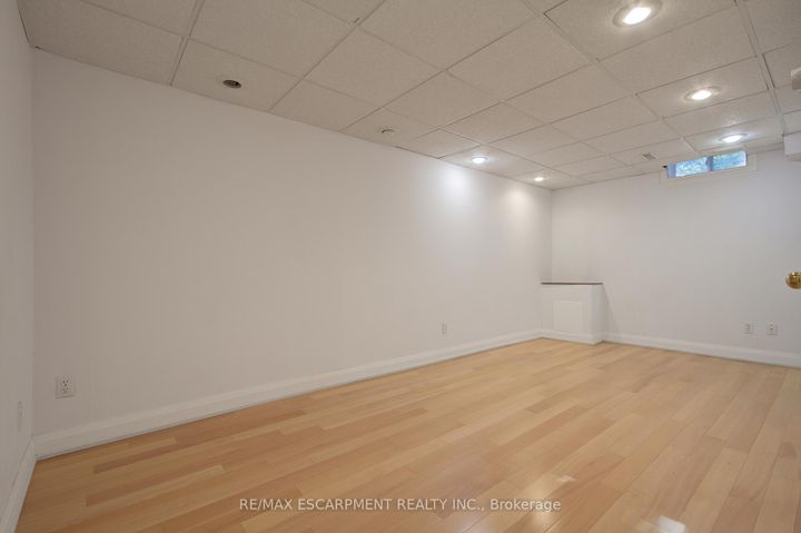 Photo 32 at 214 Ross Lane, RO River Oaks, Oakville