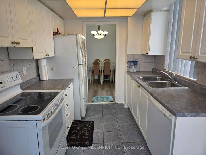 Photo 4 at 1605 - 26 Hanover Road, Queen Street Corridor, Brampton