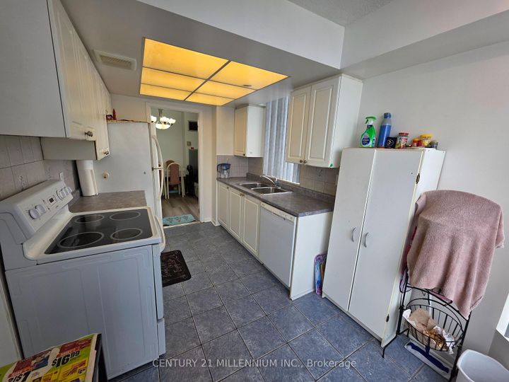 Photo 6 at 1605 - 26 Hanover Road, Queen Street Corridor, Brampton