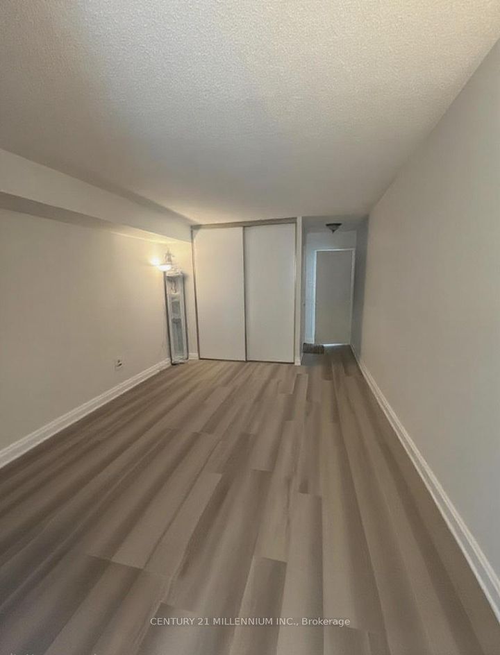 Photo 8 at 1605 - 26 Hanover Road, Queen Street Corridor, Brampton