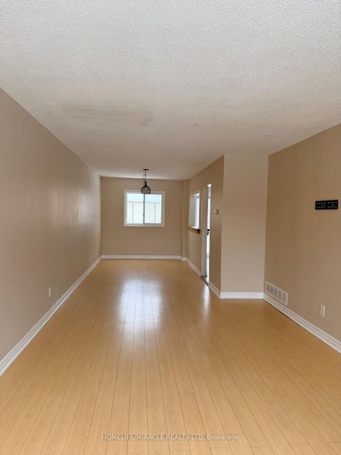 Photo 5 at 1391 Fenelon Crescent, Lakeview, Oshawa