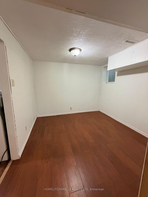 Photo 8 at 1391 Fenelon Crescent, Lakeview, Oshawa