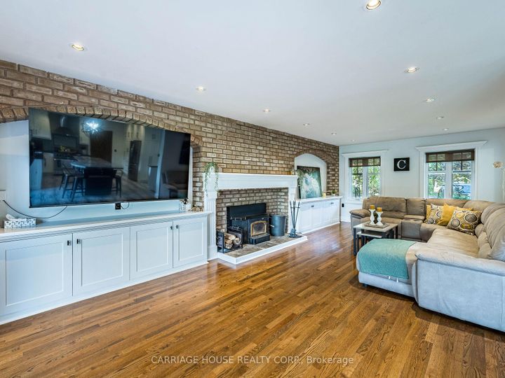 Photo 9 at 16 Stowe Court, Heart Lake West, Brampton