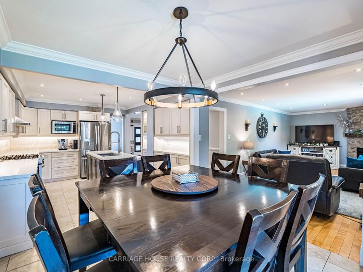 Photo 11 at 16 Stowe Court, Heart Lake West, Brampton