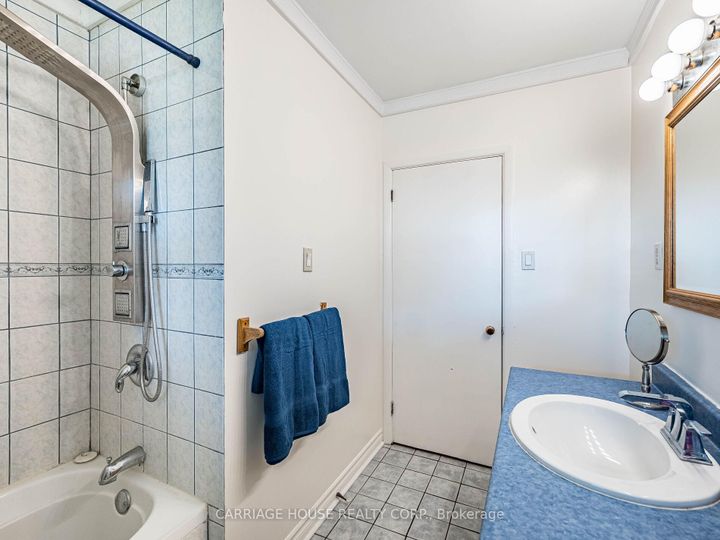 Photo 15 at 16 Stowe Court, Heart Lake West, Brampton