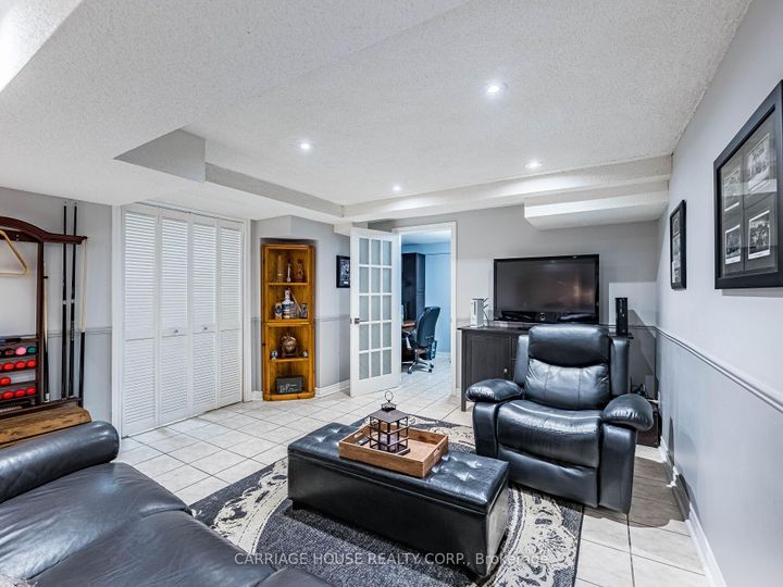 Photo 25 at 16 Stowe Court, Heart Lake West, Brampton