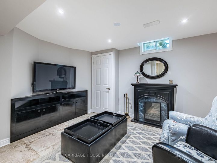 Photo 27 at 16 Stowe Court, Heart Lake West, Brampton