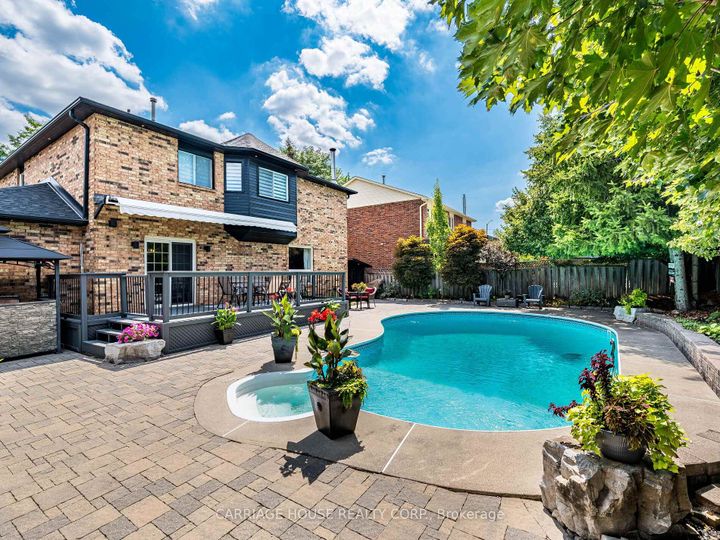 Photo 32 at 16 Stowe Court, Heart Lake West, Brampton