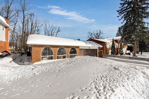 Photo 1 at 31 Springdale Drive, Cundles East, Barrie