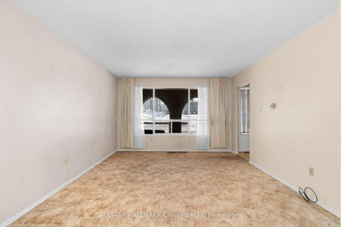 Photo 11 at 31 Springdale Drive, Cundles East, Barrie