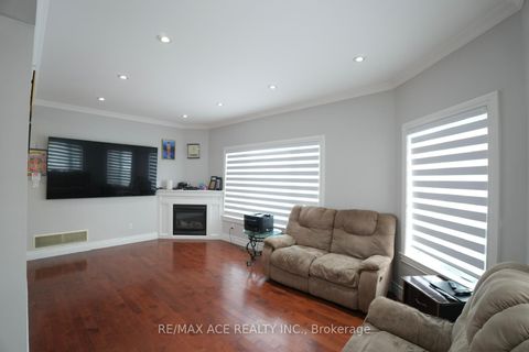 Photo 5 at 75 Grace Street, Eglinton East, Toronto