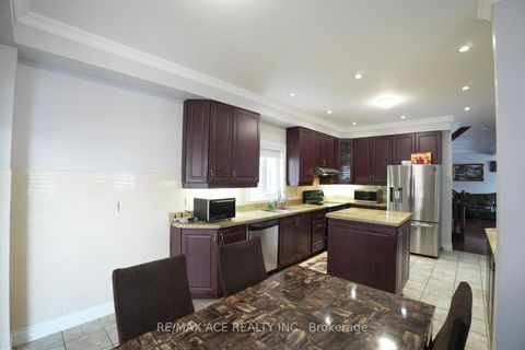 Photo 11 at 75 Grace Street, Eglinton East, Toronto