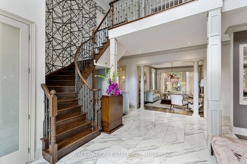 Photo 5 at 211 Grand Vellore Crescent, Vellore Village, Vaughan